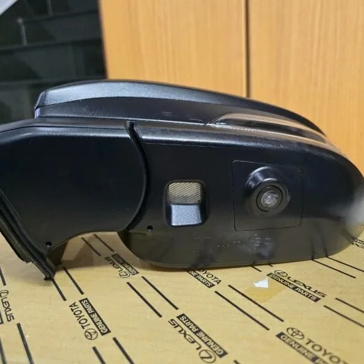 Toyota Fortuner / Hilux Year to confirm Mirror — supplier main photo 2